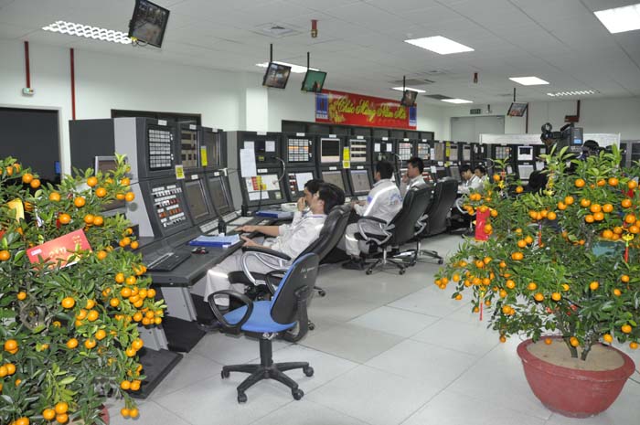 ໂຮງງານກັ່ນນ້ຳມັນຢຸງກວົດ ຮັກສາການຜະລິດເປັນປົກກະຕິ ໃນໂອກາດບຸນປີໃໝ່